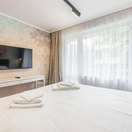 Апартамент Perfect Near Sea Garden 4